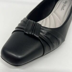 Easy Street Black Waive Pumps Block Kitten Heel Ruched Square Toe 7.5 WIDE